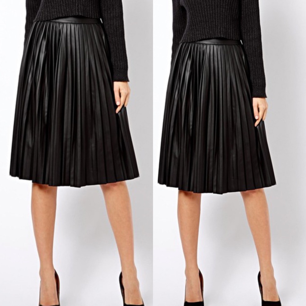 Pleated Faux Leather Skirt (Black or Burgundy) - Picture 3 of 6